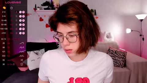 Snapshot of bellacaress chatting on November 29, 2:36 am hello guys im Bella online show from November 29, 2:36 am