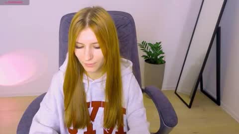 Snapshot of bellafoxi chatting on October 27, 1:04 pm BellaFoxi online show from October 27, 1:04 pm