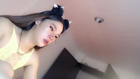 Snapshot of bellafucks1 chatting on December 15, 7:10 pm Bella rowt online show from December 15, 7:10 pm