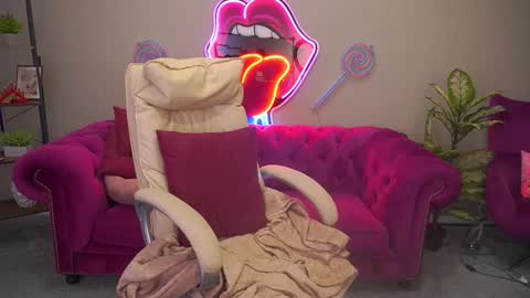 Bella online show from March 25, 3:29 pm