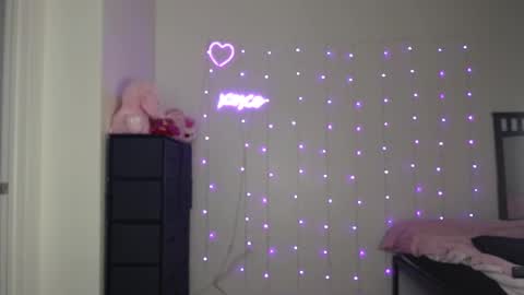 Snapshot of bellamonroee chatting on January 17, 7:51 am Bella Monroe online show from January 17, 7:51 am