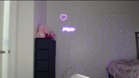 Snapshot of bellamonroee chatting on January 23, 2:44 am Bella Monroe online show from January 23, 2:44 am