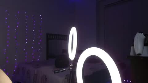 Snapshot of bellamonroee chatting on January 25, 8:42 am Bella Monroe online show from January 25, 8:42 am