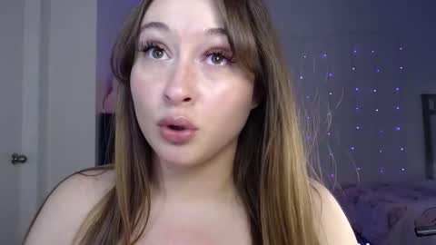 Snapshot of bellamonroee chatting on February 11, 8:05 am Bella Monroe online show from February 11, 8:05 am