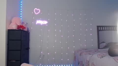 Snapshot of bellamonroee chatting on February 26, 8:15 am Bella Monroe online show from February 26, 8:15 am