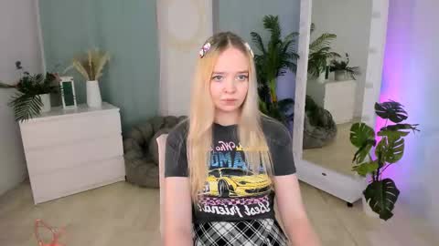 Bella online show from December 3, 11:03 pm