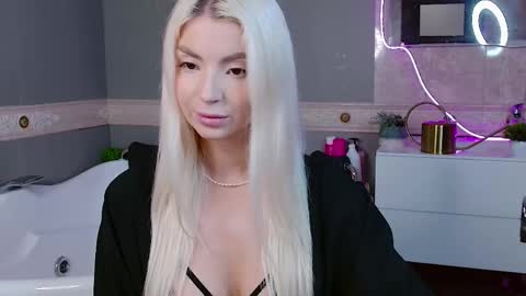 Snapshot of bellamur_ chatting on May 19, 12:44 pm Bella online show from May 19, 12:44 pm