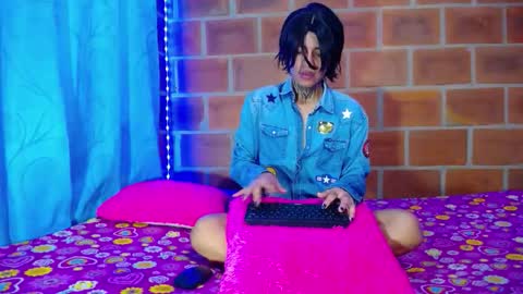 Snapshot of bellamy_094 chatting on November 11, 8:20 pm bellamy_094 online show from November 11, 8:20 pm