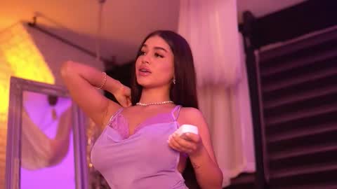 Bella online show from December 21, 6:26 pm