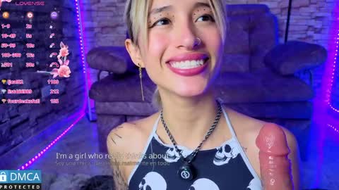 Snapshot of bellaodisea chatting on April 28, 2:38 am online show from April 28, 2:38 am