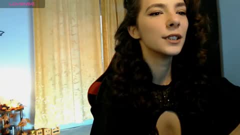 Snapshot of bellaqueen0701 chatting on October 7, 5:15 am bellaqueen0701 online show from October 7, 5:15 am