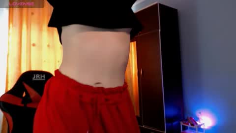 Snapshot of bellaqueen0701 chatting on October 9, 5:16 am bellaqueen0701 online show from October 9, 5:16 am