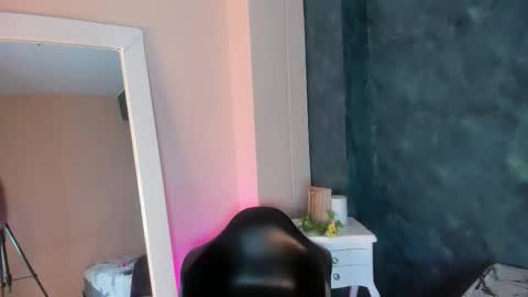 bellarooux online show from November 10, 12:15 pm