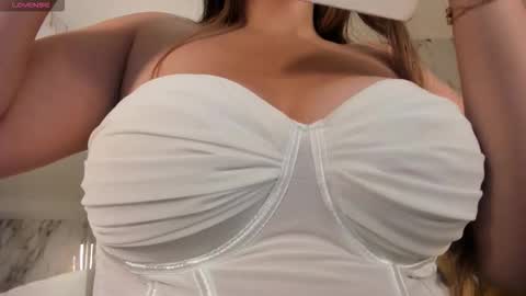 Snapshot of bellarosex1 chatting on September 25, 5:00 am Bella Rose online show from September 25, 5:00 am