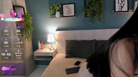 Snapshot of bellasaenzz chatting on December 15, 8:57 pm BELLA online show from December 15, 8:57 pm