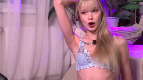 bellasecrettt online show from April 15, 4:14 pm