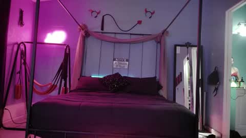 Bellaskeykeeper online show from April 12, 8:30 am