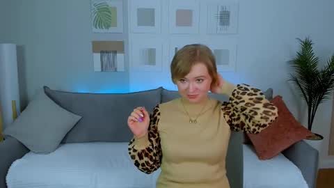 bellasmittssy online show from April 15, 9:16 am