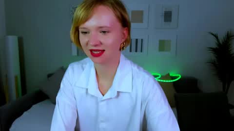 bellasmittssy online show from April 18, 10:30 am