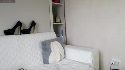 Snapshot of bellastrong_ chatting on October 18, 5:10 am Bella online show from October 18, 5:10 am