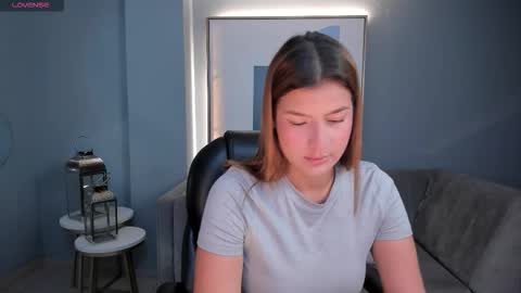 Snapshot of bellathompsonx_ chatting on February 1, 11:25 pm Bella online show from February 1, 11:25 pm