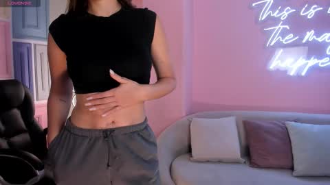 Snapshot of bellathompsonx_ chatting on February 8, 11:19 pm Bella online show from February 8, 11:19 pm