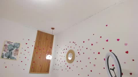Snapshot of bellawoods_ chatting on May 15, 12:34 pm laukyubey online show from May 15, 12:34 pm