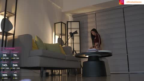 Belle Adrienne  IG  online show from February 8, 11:46 am