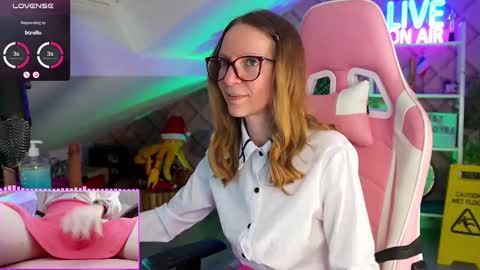 Alice online show from February 10, 1:44 pm