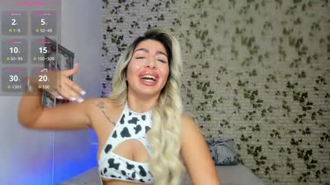 Snapshot of belle_hallle chatting on March 10, 5:18 pm LucyJelly online show from March 10, 5:18 pm