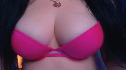Snapshot of bellelovexx chatting on December 16, 6:32 am Hello I am kind friendly and cute girl online show from December 16, 6:32 am