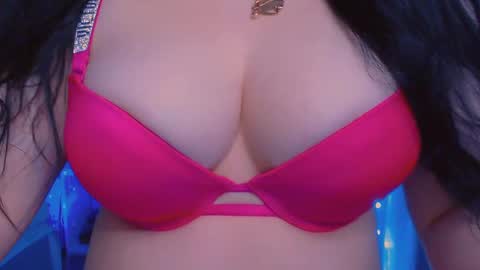 Snapshot of bellelovexx chatting on January 27, 12:33 am Hello I am kind friendly and cute girl online show from January 27, 12:33 am