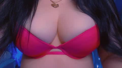 Snapshot of bellelovexx chatting on January 29, 6:43 am Hello I am kind friendly and cute girl online show from January 29, 6:43 am