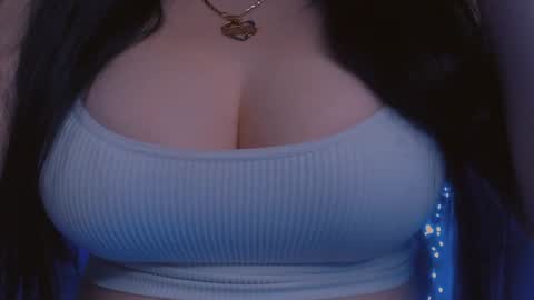 Snapshot of bellelovexx chatting on February 5, 1:37 am Hello I am kind friendly and cute girl online show from February 5, 1:37 am