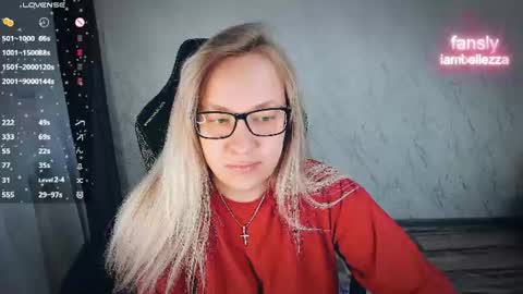 Snapshot of bellezza_ chatting on June 23, 6:50 pm Your Annabelle Wolf online show from June 23, 6:50 pm