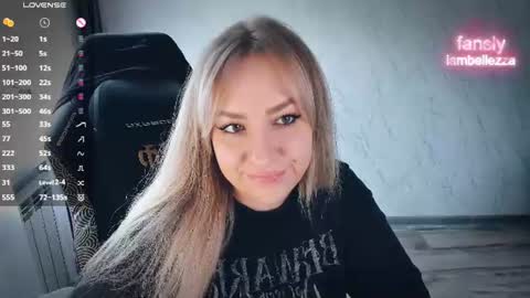 Snapshot of bellezza_ chatting on July 3, 9:27 am Your Annabelle Wolf online show from July 3, 9:27 am