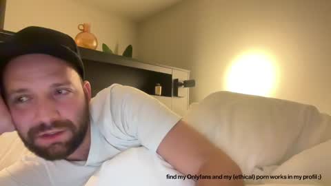 Snapshot of ben_nm chatting on November 8, 12:22 am Ben N. online show from November 8, 12:22 am