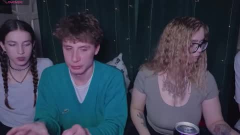 Snapshot of benevolently chatting on February 8, 4:32 pm KENDALL NATHAN online show from February 8, 4:32 pm