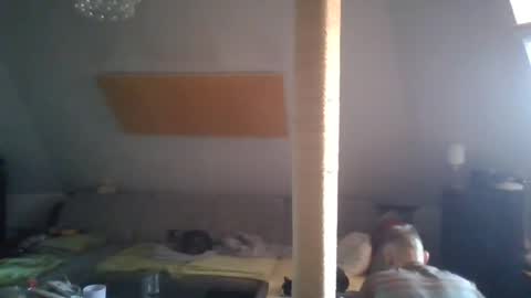 Snapshot of benizio_ chatting on December 8, 1:36 pm benizio online show from December 8, 1:36 pm