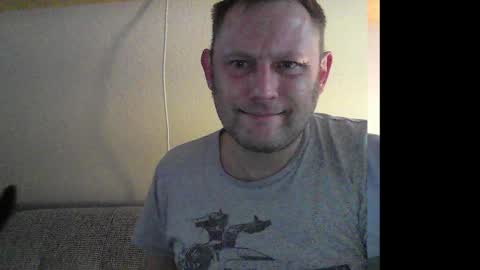 Snapshot of benizio_ chatting on December 18, 11:24 am benizio online show from December 18, 11:24 am