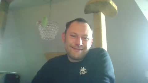 Snapshot of benizio_ chatting on December 30, 11:59 am benizio online show from December 30, 11:59 am