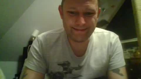 Snapshot of benizio_ chatting on January 7, 3:54 pm benizio online show from January 7, 3:54 pm