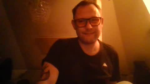 Snapshot of benizio_ chatting on February 12, 2:24 am benizio online show from February 12, 2:24 am