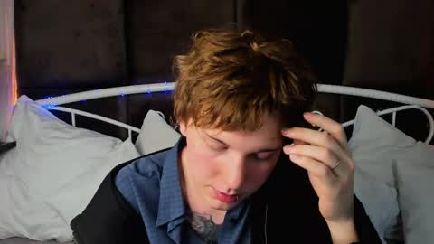 Snapshot of benjamin_harris chatting on May 22, 9:09 pm Benjamin online show from May 22, 9:09 pm