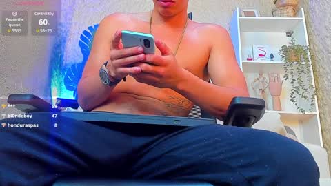 Snapshot of benjamin_more chatting on January 25, 9:04 am BENJAMIN online show from January 25, 9:04 am