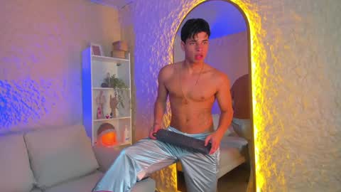Snapshot of benjamin_more chatting on January 29, 7:36 am BENJAMIN online show from January 29, 7:36 am