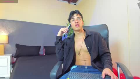 Snapshot of benjamin_more chatting on February 15, 10:52 pm BENJAMIN online show from February 15, 10:52 pm