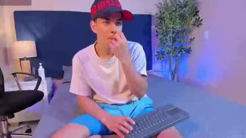 Snapshot of benjamin_more chatting on February 27, 4:41 am BENJAMIN online show from February 27, 4:41 am