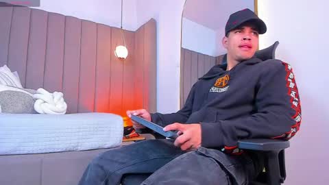 BENJAMIN online show from May 22, 2:51 am