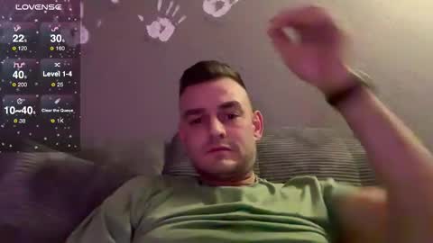 Snapshot of benjaminbt90 chatting on January 6, 8:34 pm benlovesmen online show from January 6, 8:34 pm